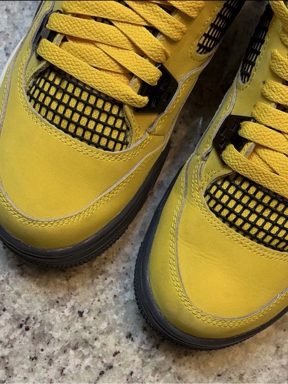 Nike Air Jordan 4 Retro Lightning Yellow Men’s Size 6.5 (woman’s 8/8.5)